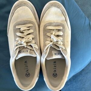 Kizik slip on sneakers women’s size 11 men’s size 9 1/2